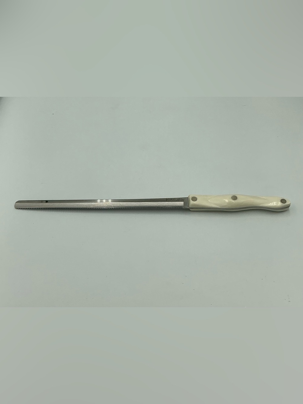 Cutco Large Slicer Bread Knife 1724 JJ Serrated Pearl White Handle Made in USA
